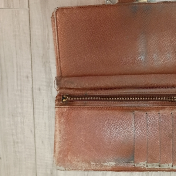 Authentic Louis Vuitton Viennois Kisslock Wallet - Picture 9 of 15